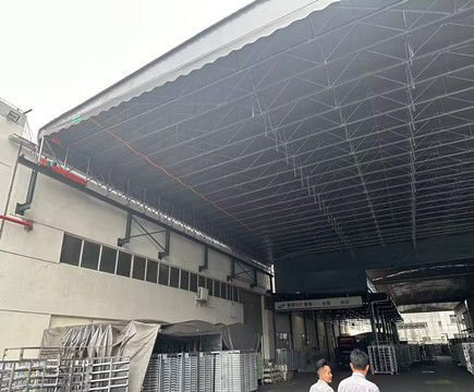 電動伸縮雨棚
